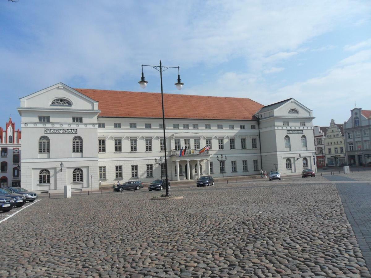 Stadtvilla Bruegemann Mit Terrasse & Parkplatz - Abc136 By AbcWißmar Εξωτερικό φωτογραφία